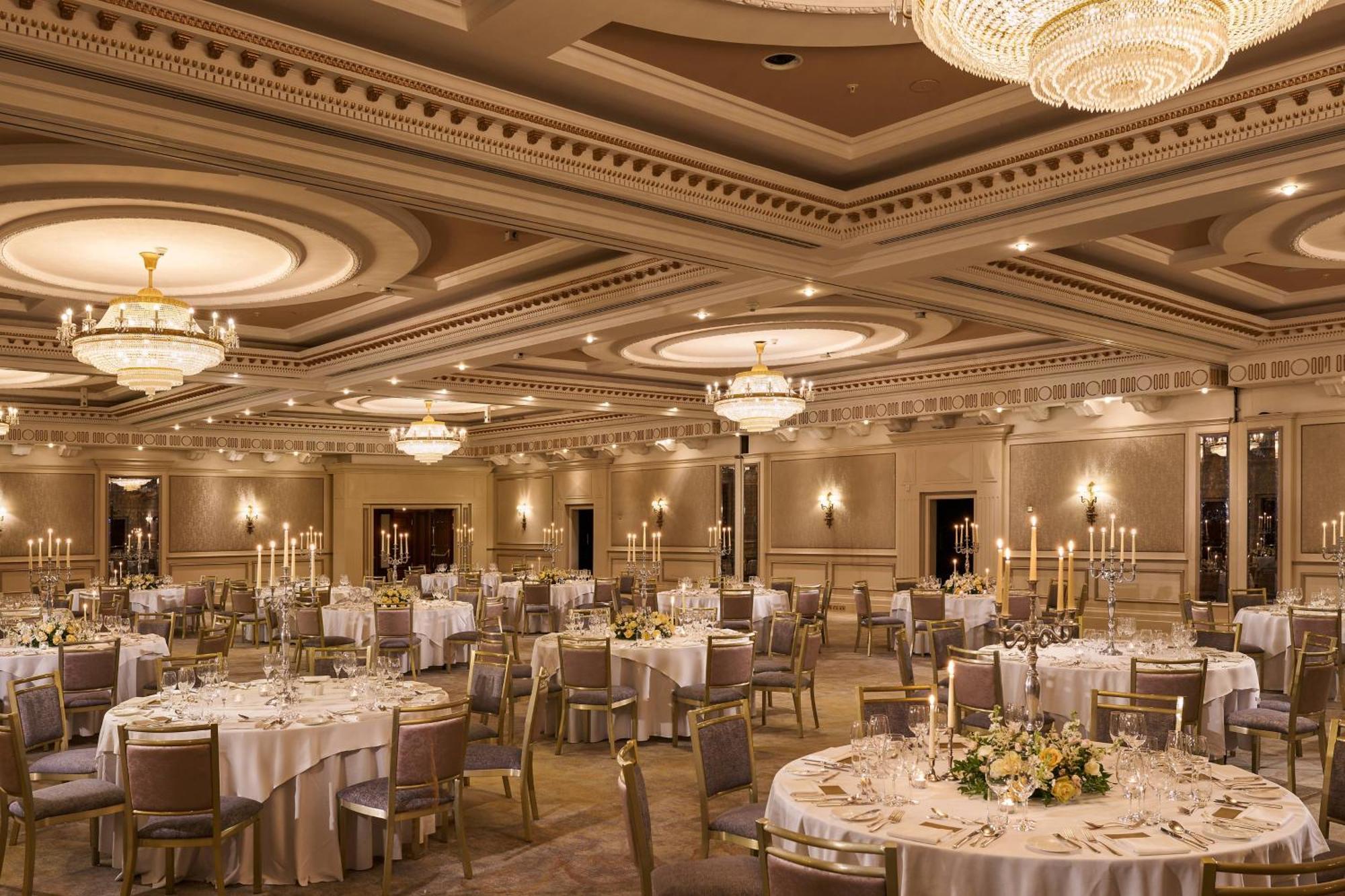 โรงแรมพาวเวอร์สคอร์ต ออโตกราฟ คอลเลคชั่น Enniskerry ภายนอก รูปภาพ The ballroom