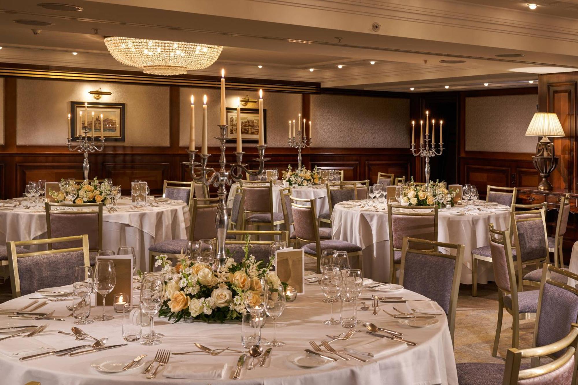 โรงแรมพาวเวอร์สคอร์ต ออโตกราฟ คอลเลคชั่น Enniskerry ภายนอก รูปภาพ The ballroom at the InterContinental London Park Lane