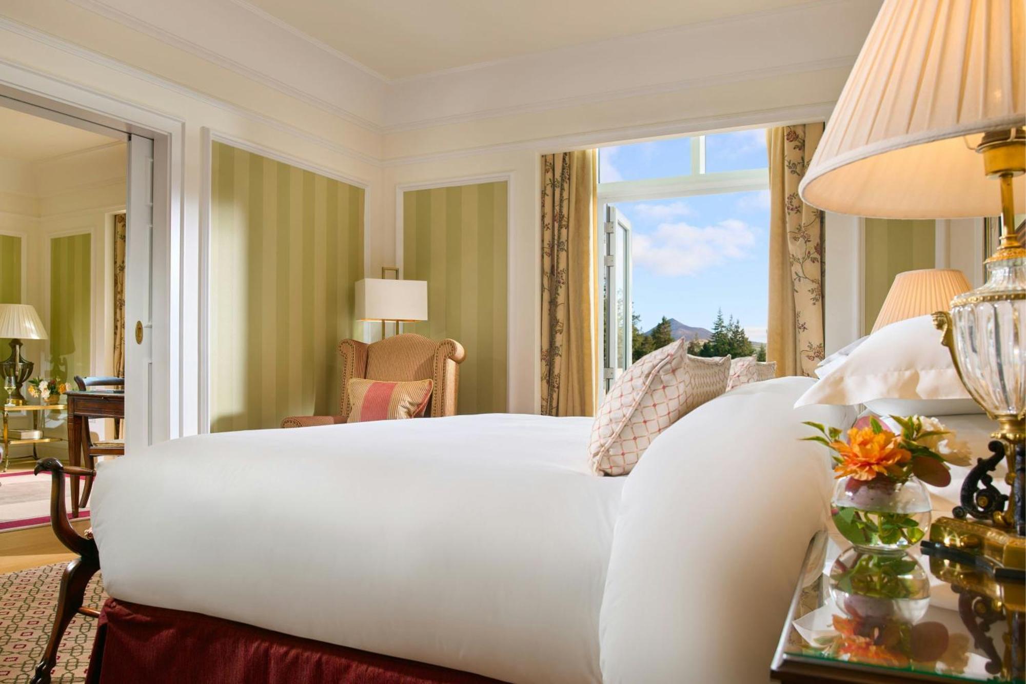 โรงแรมพาวเวอร์สคอร์ต ออโตกราฟ คอลเลคชั่น Enniskerry ภายนอก รูปภาพ A room at the Hotel