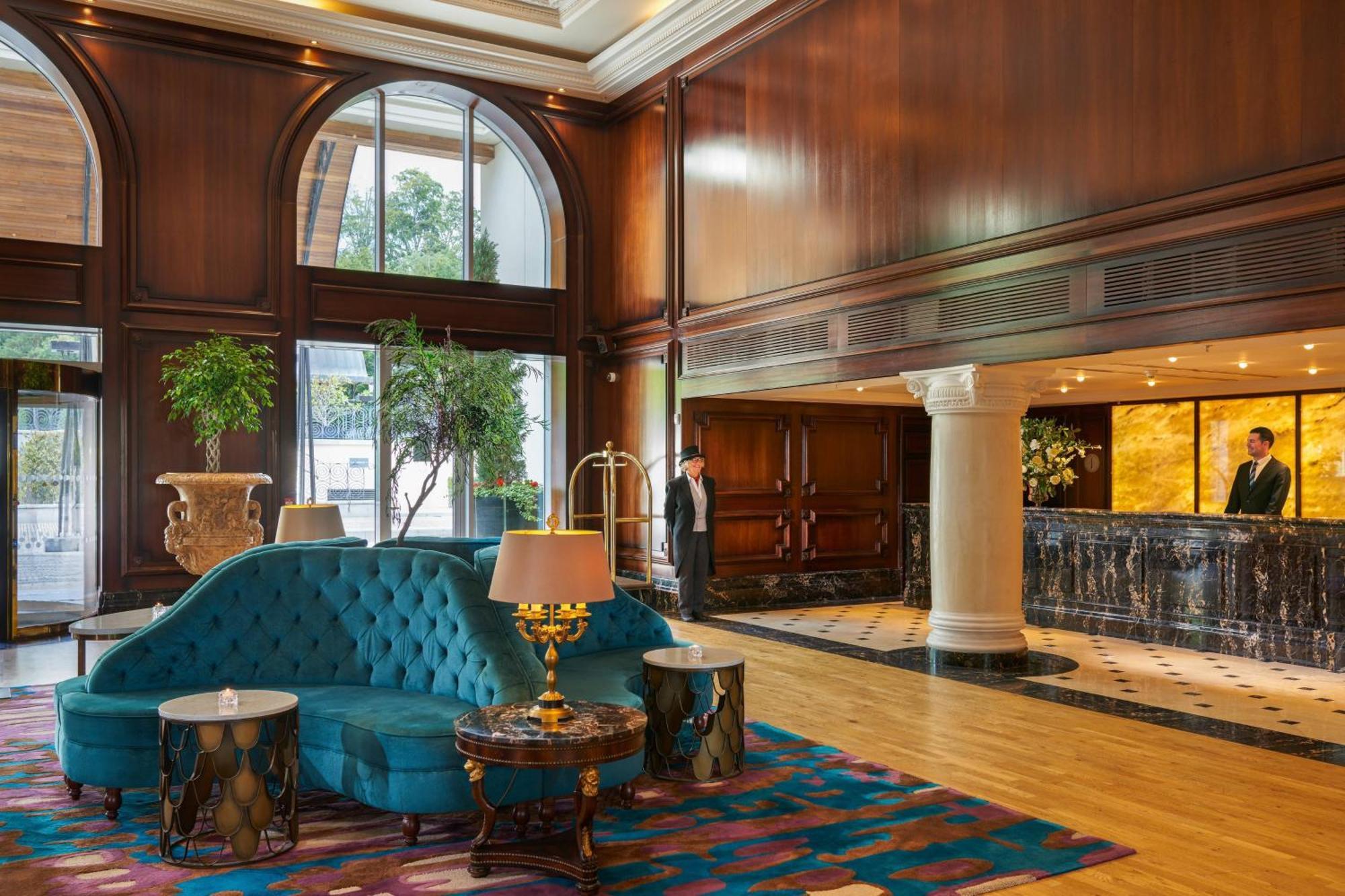 โรงแรมพาวเวอร์สคอร์ต ออโตกราฟ คอลเลคชั่น Enniskerry ภายนอก รูปภาพ The lobby of the hotel