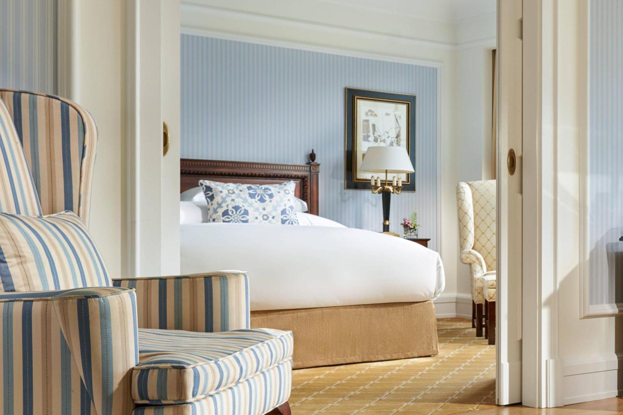 โรงแรมพาวเวอร์สคอร์ต ออโตกราฟ คอลเลคชั่น Enniskerry ภายนอก รูปภาพ A bedroom at the Ritz-Carlton, Boston