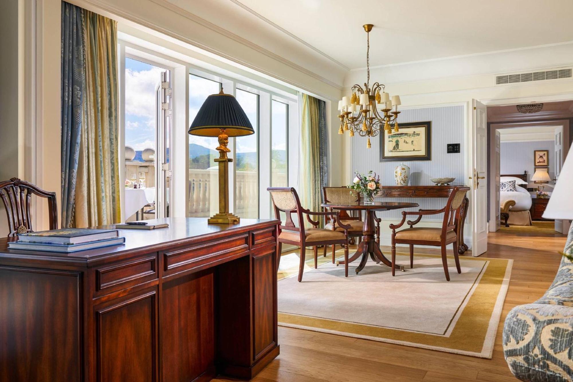 โรงแรมพาวเวอร์สคอร์ต ออโตกราฟ คอลเลคชั่น Enniskerry ภายนอก รูปภาพ A suite at the Mandarin Oriental, Munich