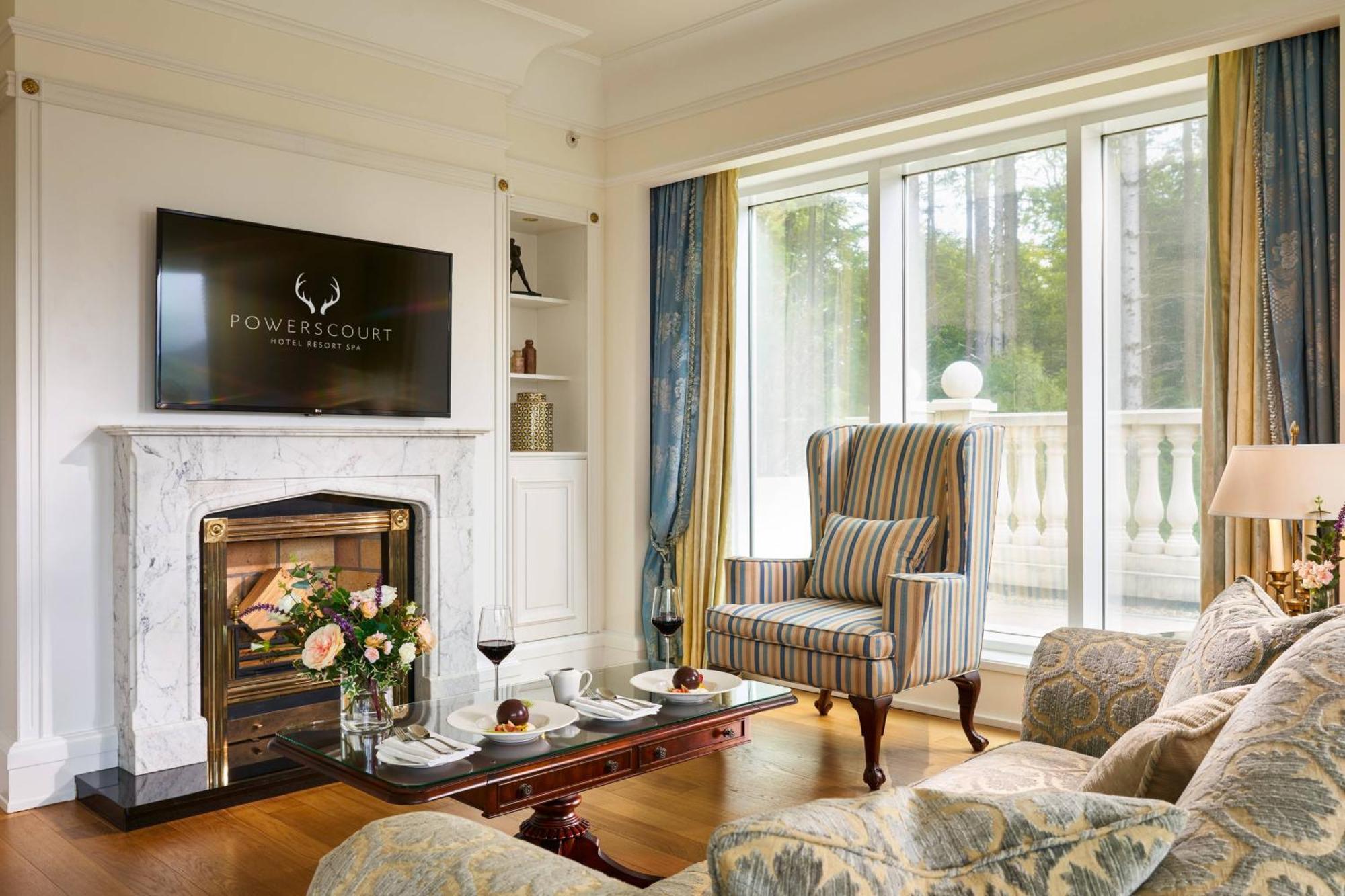 โรงแรมพาวเวอร์สคอร์ต ออโตกราฟ คอลเลคชั่น Enniskerry ภายนอก รูปภาพ A living room at Powerscourt Hotel