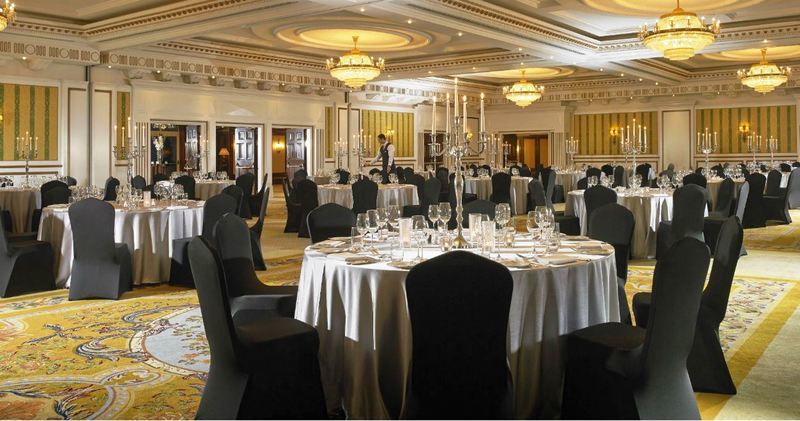 โรงแรมพาวเวอร์สคอร์ต ออโตกราฟ คอลเลคชั่น Enniskerry ภายนอก รูปภาพ The ballroom at the Taj Mahal Palace